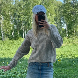 Beige stickad tröja - Jätteskön stickad tröja perfekt till sommarkvällar