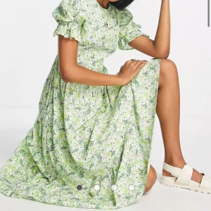 Sommar klänning  - Storlek M