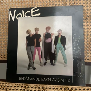 Noice vinyl, BEDÅRANDE BARN AV SIN TID - Säljer nu min noice skiva som jag köpte för ca 1 år sedan. Den är knappt spelad och är nästan i nyskick. 🔥