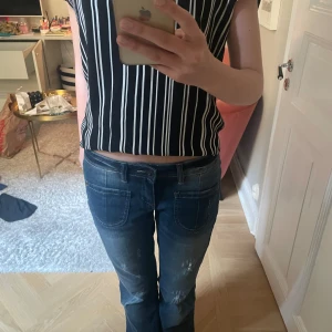 Blus Lindex 🫰 - Jättesöt blus från Lindex, i storlek 146/152 (10-12 år)😊 men passar som en magtröja för mig som vanligtvis har s🥰