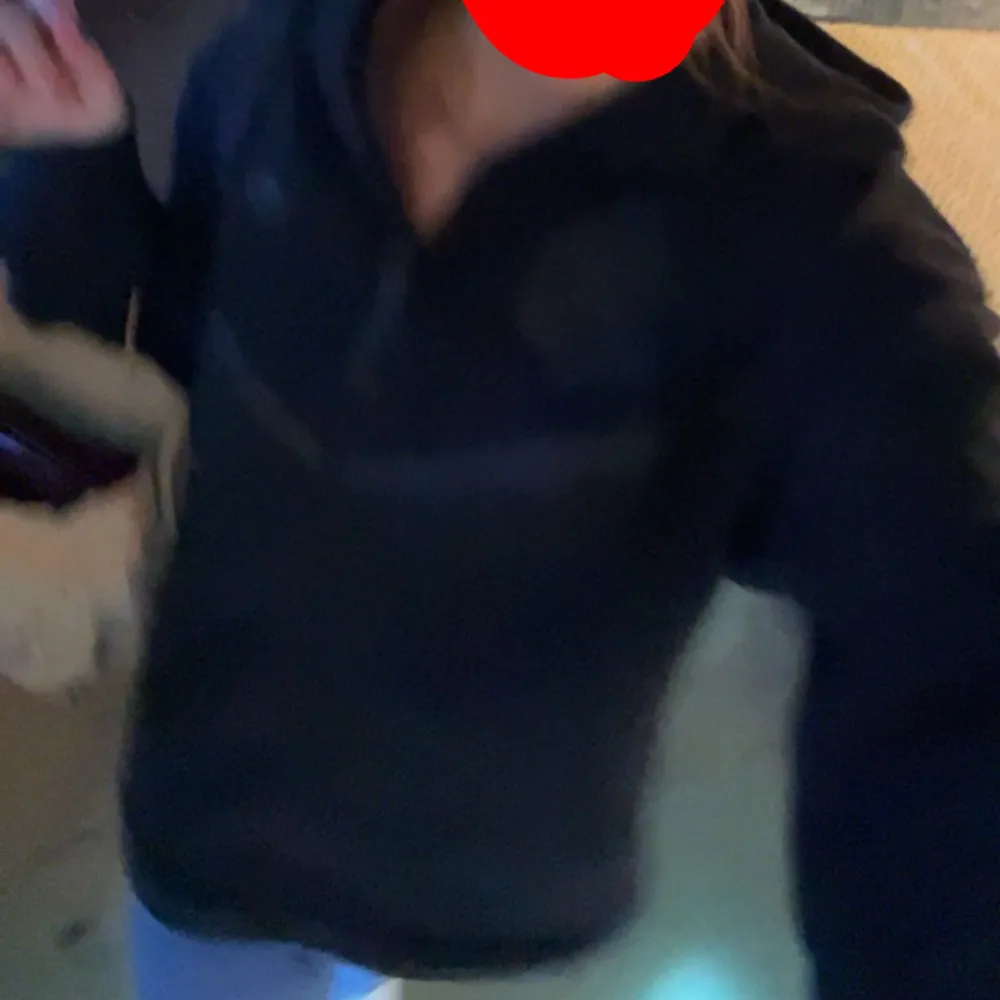 Säljer denna nike tech limited edition fleece som jag köpte från AIK-shopen i somras (2023). Det står AIK på ryggen och logga på framsidan. Har inte använt så mycket, inga slitninga 💓 nypris - 1600kr 💓 (skriv privat för bättre bilder). Takit.