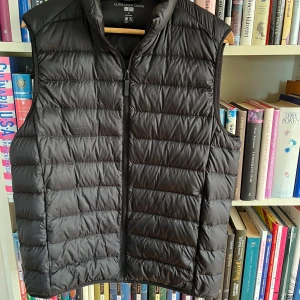 Väst - Uniqlo väst, nyskick