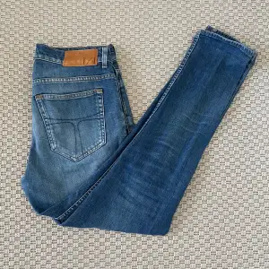 Tjena! Säljer nu dessa schyssta jeans från tiger of sweden i modellen ” evolve” Nypris: Runt 1500 Mitt pris: 349 | Tveka inte att kontakta mig vid eventuella frågor 👌 