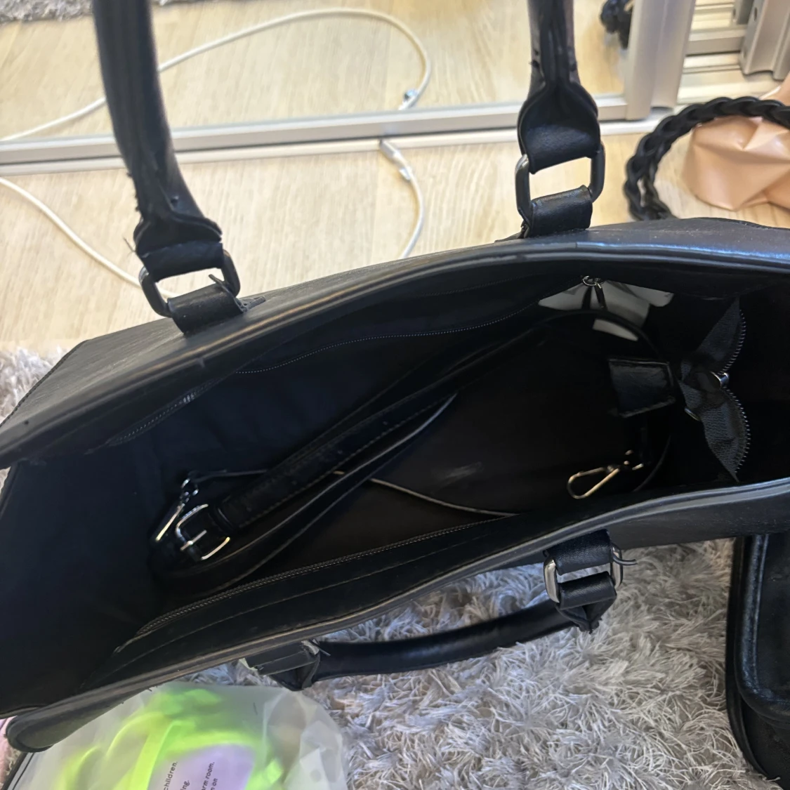 svart väska  - 90