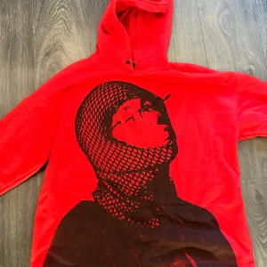 Billie Eilish hoodie - Fint skick, använd ca 5ggr. Nypris 500kr
