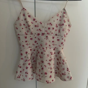 Söt topp  - Söt topp från Gina tricot 