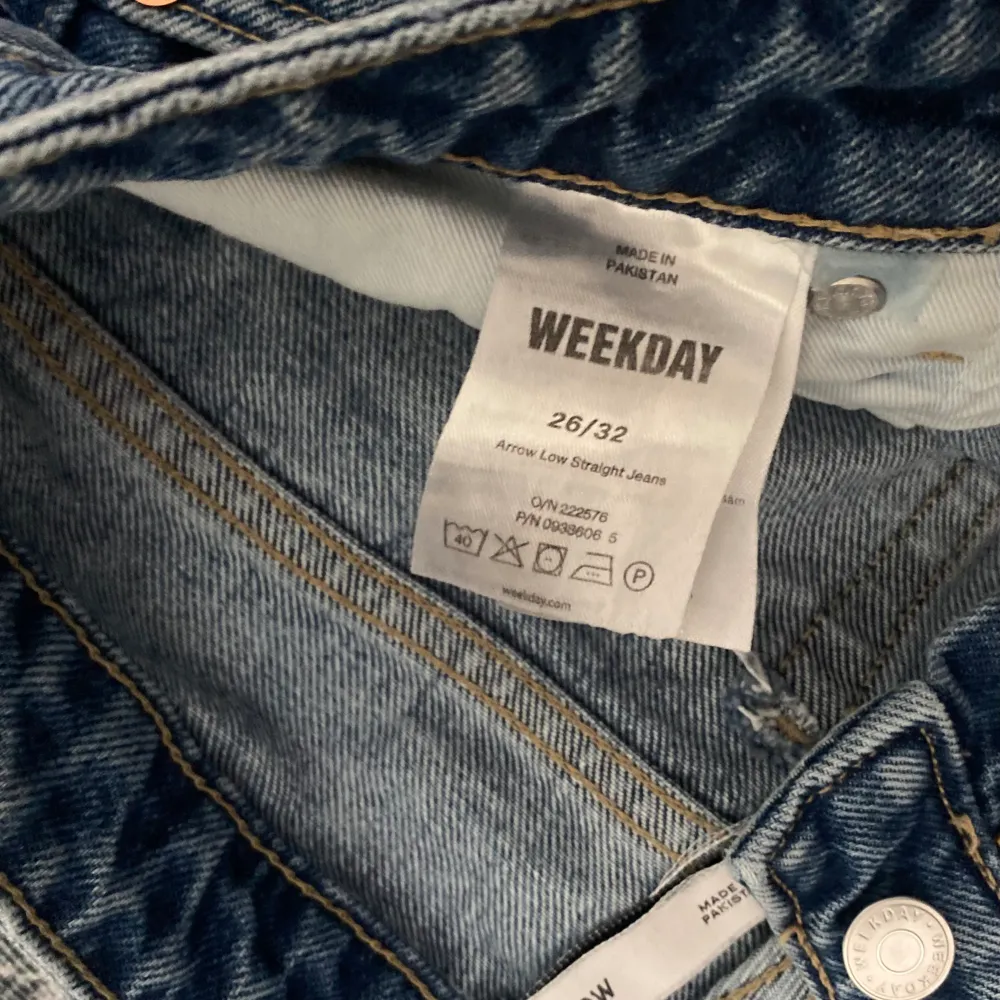 Low arrow jeans ifrån weekday, endast testade och säljer de vidare då jag glömt att skicka tillbaka dom. Jeans & Byxor.