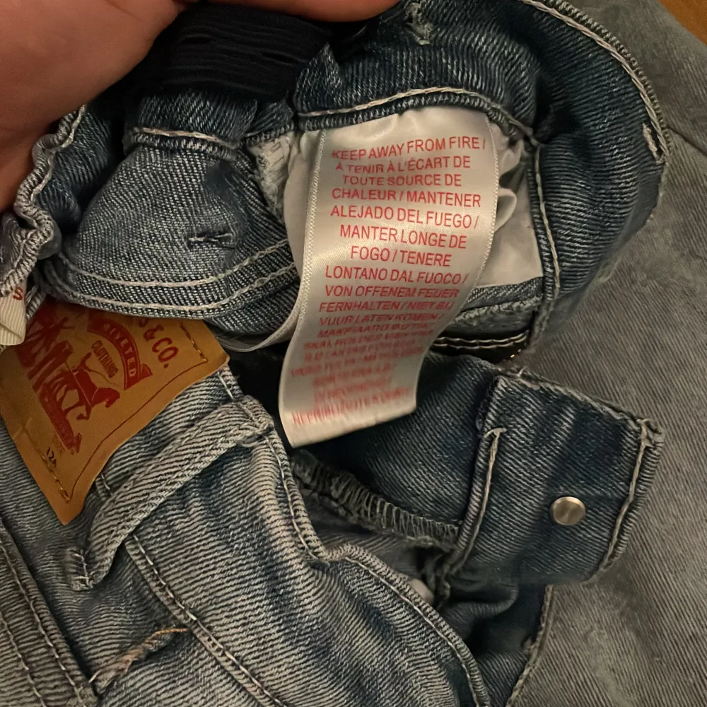 Säljer att par Levis jeans 9/10 skick använda Några få gånger skriv om ni är intresserade eller om vill ha fler frågor . Jeans & Byxor.