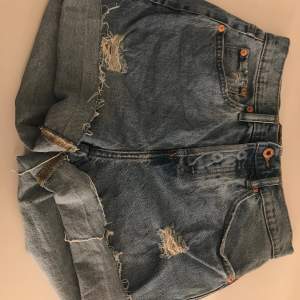 Jeans shorts ifrån lager 157. Använda få gånger så i bra skick!! Är i storlek Xs 💕