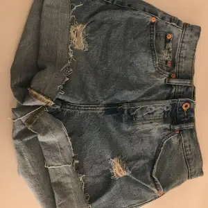 Jeans shorts ifrån lager 157. Använda få gånger så i bra skick!! Är i storlek Xs 💕