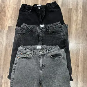 Säljer dessa 3 grunt jeans i 3 olika färger, size ser ni på bilderna. Säljer alla för 900 kr och 350 styck.