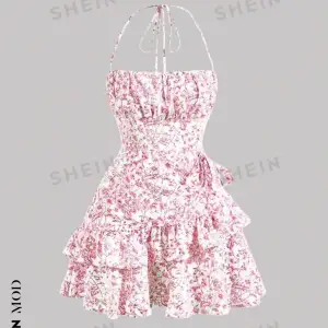 Helt ny klänning från shein, Säljer då den var lite för liten för mig. Köpte den för 180kr.