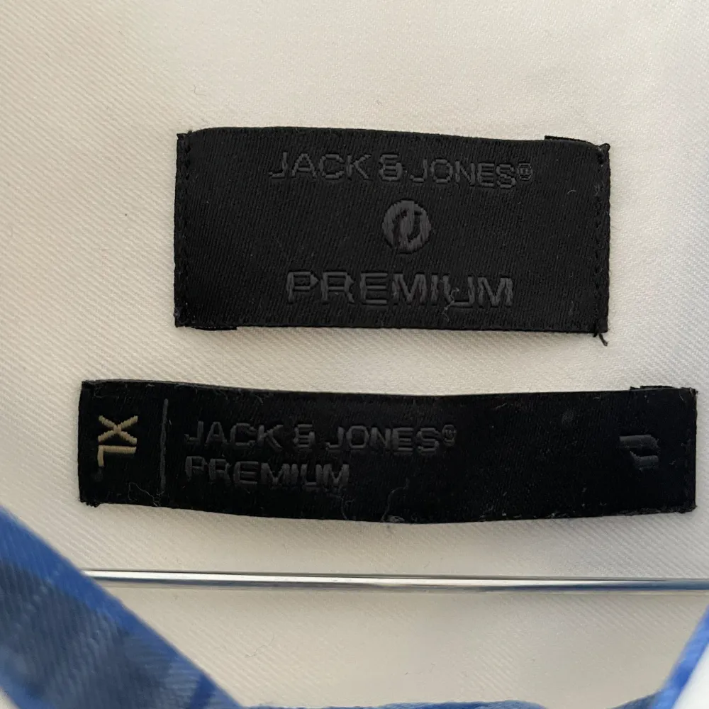Jack & Jones skjorta . Skjortor.