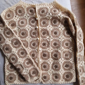 Virkad kofta st XXS/XS - Supersöt kofta i storlek XXS/XS