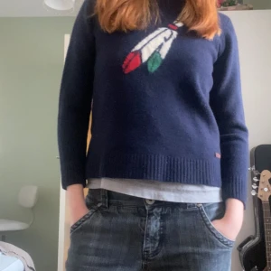 vintage tröja - för liten på mig, därav jag säljer. Defekt på västerärmen, se andra bilden! 