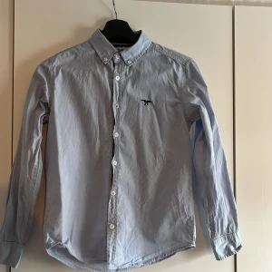 Hampton republik skjorta  - Perfekt skjorta till sommaren  knappt använd, lite urtvättad