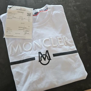 Moncler - Hängt i garderoben  Ej andvänd  Medium 