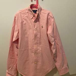 En rosa Ralph Lauren skjorta i storlek 4, classic fit