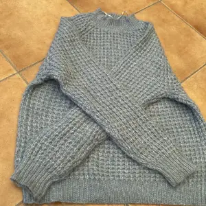 En fin stickad tröja från lager använd få tal gånger