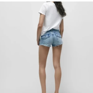 Pullbear shorts - I nyskick, superfina inget fel. Passar bara inte mig. 😪 Skriv till mig innan om ni har någon fråga. 💕Kan även bytas mot ett par likadana i storlek 40 eller 38!🩵