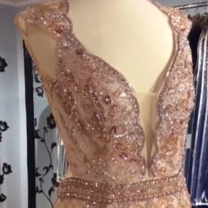 Festklänning storlek 34 liten 36a - Säljer min klänning , har en video på den . St 34 /liten 36a. Pris 1000kr