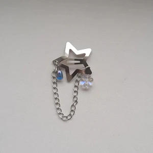 Star chain hairclip - Dm för att köpa eller klicka på köp nu knappen! 