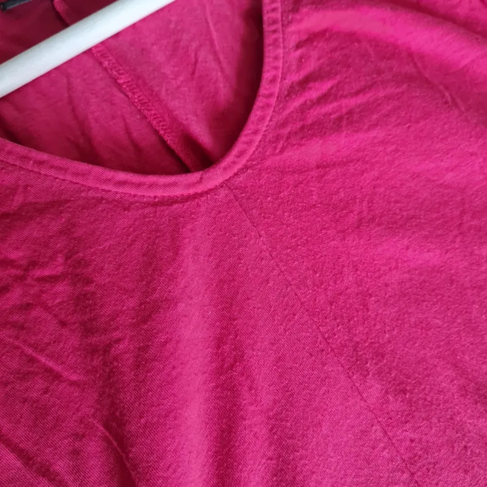 Strl XS Långärmad tröja från Me&I. Välanvänd men fortfarande fin. Ytludd och ljusare än ny. Lite dovare rosa än bilderna visar. Bomull/modal.. Toppar.