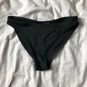 Bikini underdel  - Helt oanvänd, ENDAST TESTAD! Säljer då den var något för stor för mig 💞