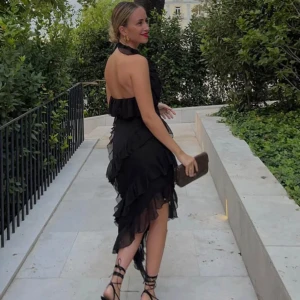 Klänning NAKD - Så fin volang klänning från nakd! Använd 1 gång så i nyskick!🥰