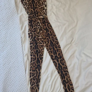 Hel dress - Super fin hel dress, behagligt material. Inga axelband, inga defekter🫶🏼