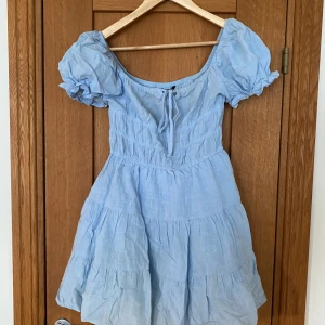 Klänning - Så söt klänning perfekt till sommaren! Säljer pga att den ej Kommer till användning! ✨