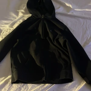 Polo Ralph lauren tröja  - 9/10 i skick passar en upp till 165 cm pris kan diskuteras 