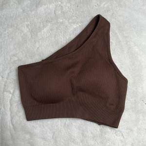 Brun one shoulder sport bh i modellen ”GLAM” från Astaniwear  Oanvänd, saknar logga Strl: S