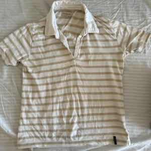 T-shirt  - Använd, men otroligt skönt material! Lent tyg! 