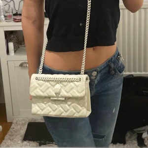 Kurt Geiger väska - Extremt snygg väska i nyskick inga defekter, dustbag tillkommer ❤️