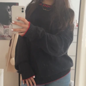 Hugo boss tröja - bra skick säljer för att använder den knappt köpt för 1800