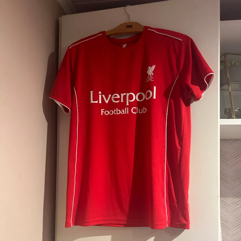 Liverpool tröja 💕. T-shirts.