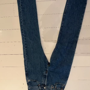 Blåa 501 levi’s jeans - Säljer dessa 501 Levi’s jeans i storlek 29/32, jeansen är i 9/10 skick. Bara kontakta mig vid frågor!