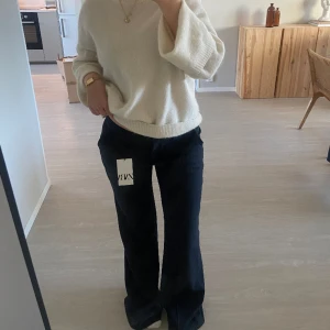 Kostymbyxor  - Säljer dessa helt nya kostymbyxor eftersom de var försent att lämna tillbaka🥰de är storlek M men passar mig som brukar ha storlek S🫶