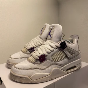 Jordan 4 - Köpta för 7 månder sedan har tagit väl hand om dem men dem är också mycket använda 