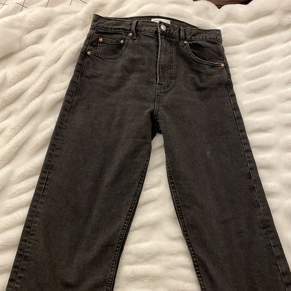 Flared high-waist jeans from Gina 💗 Använda 1 gång och är i bra skick 💗. Jeans & Byxor.