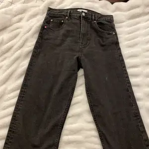 Flared high-waist jeans from Gina 💗 Använda 1 gång och är i bra skick 💗