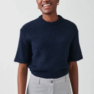 Stickad tshirt - Superfin stickad tshirt från gina tricot som ensdast kommit till användning en gång 💙 Nypris 300 och är helt slutsåld 