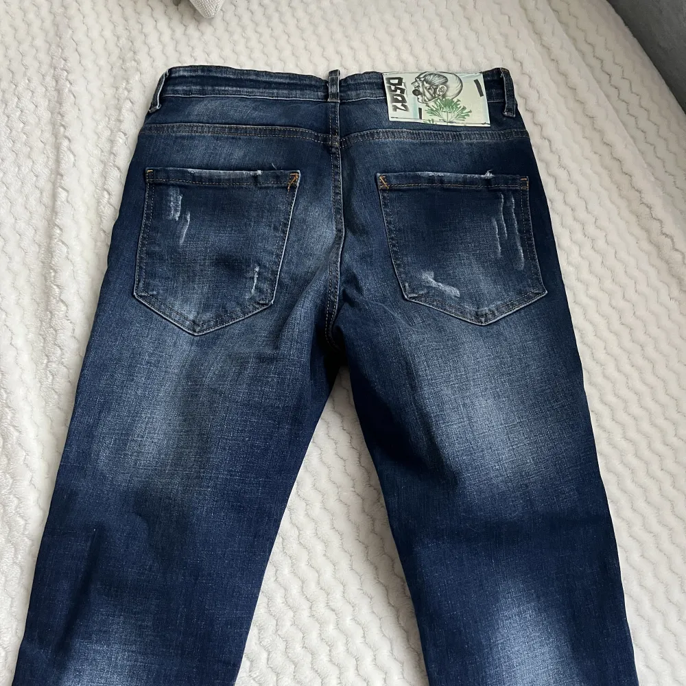 Helt nya  dsquared Jeas, storlek 46 500 Snabbt affär INTE EN KRONA MINDRE. Jeans & Byxor.