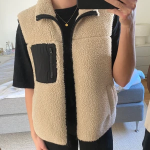 Teddy väst  - I bra skick 