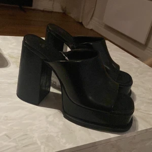 Klackskor  - Aldrig använda prislapp kvar! Storlek 37