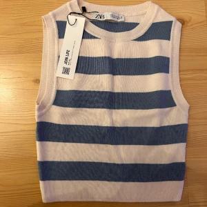 Topp ZARA - Oanvänd topp från ZARA! 