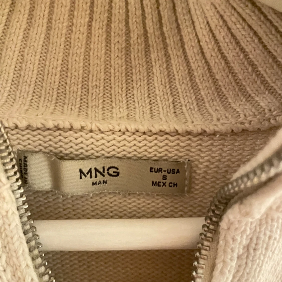 Vit stickad mango tröja. - 91