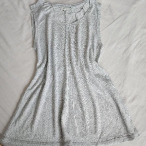 Topp Cappuccini  - Grå topp från Cappuccini i storlek S. Skön material. Mycket väl använd.