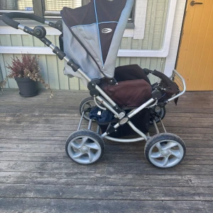 Fin barnvagn i Göteborg  - En jättefin barnvagn i bra skick till salu. Normal i storlek, den är begagnad använt några gånger, men annars funkar den som den ska. 